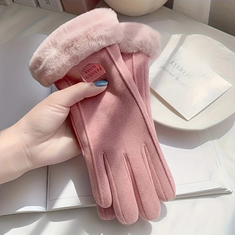 Soft women's gloves suited for commuting and outdoor activities