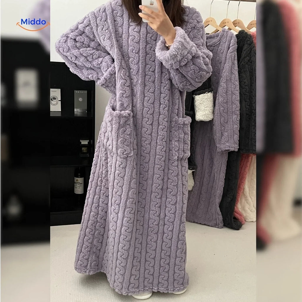Full-length fleece dress with a relaxed fit for women