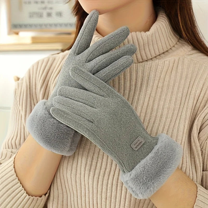Warm winter gloves with a comfortable fleece interior