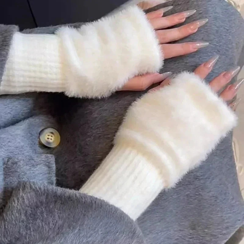Everyday fingerless gloves for commuting and outdoor activities